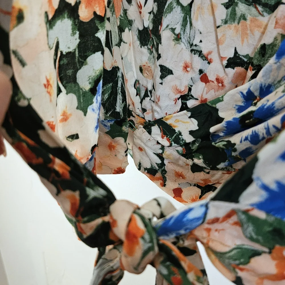 Zara | Floral V-Neck Wrap Top - Picture 6 of 8